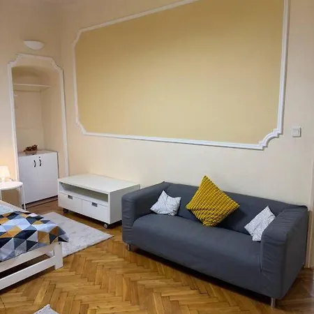 Spacious Retro Style *