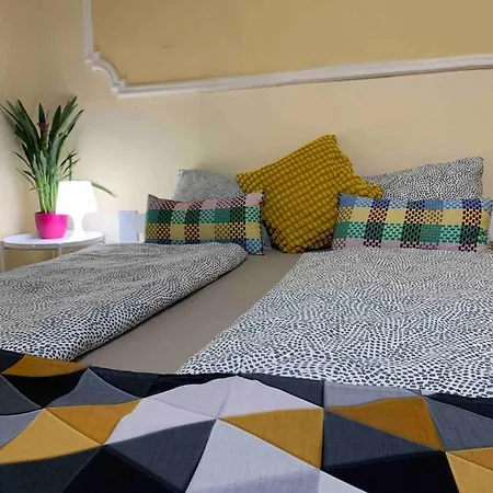 Spacious Retro Style Apartament *