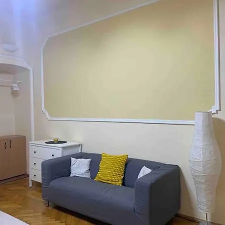 Spacious Retro Style