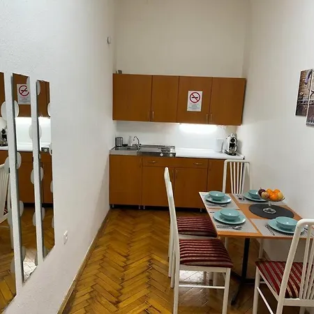 Spacious Retro Style *