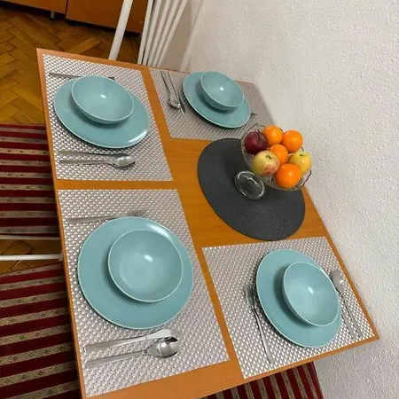 Spacious Retro Style Apartament *