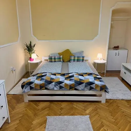 Spacious Retro Style Apartament Budapeszt